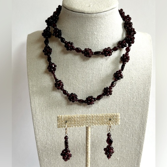 Vintage Garnet Cluster Beaded Necklace Matching Garnet Dangle Post Earring Set - Picture 6 of 6